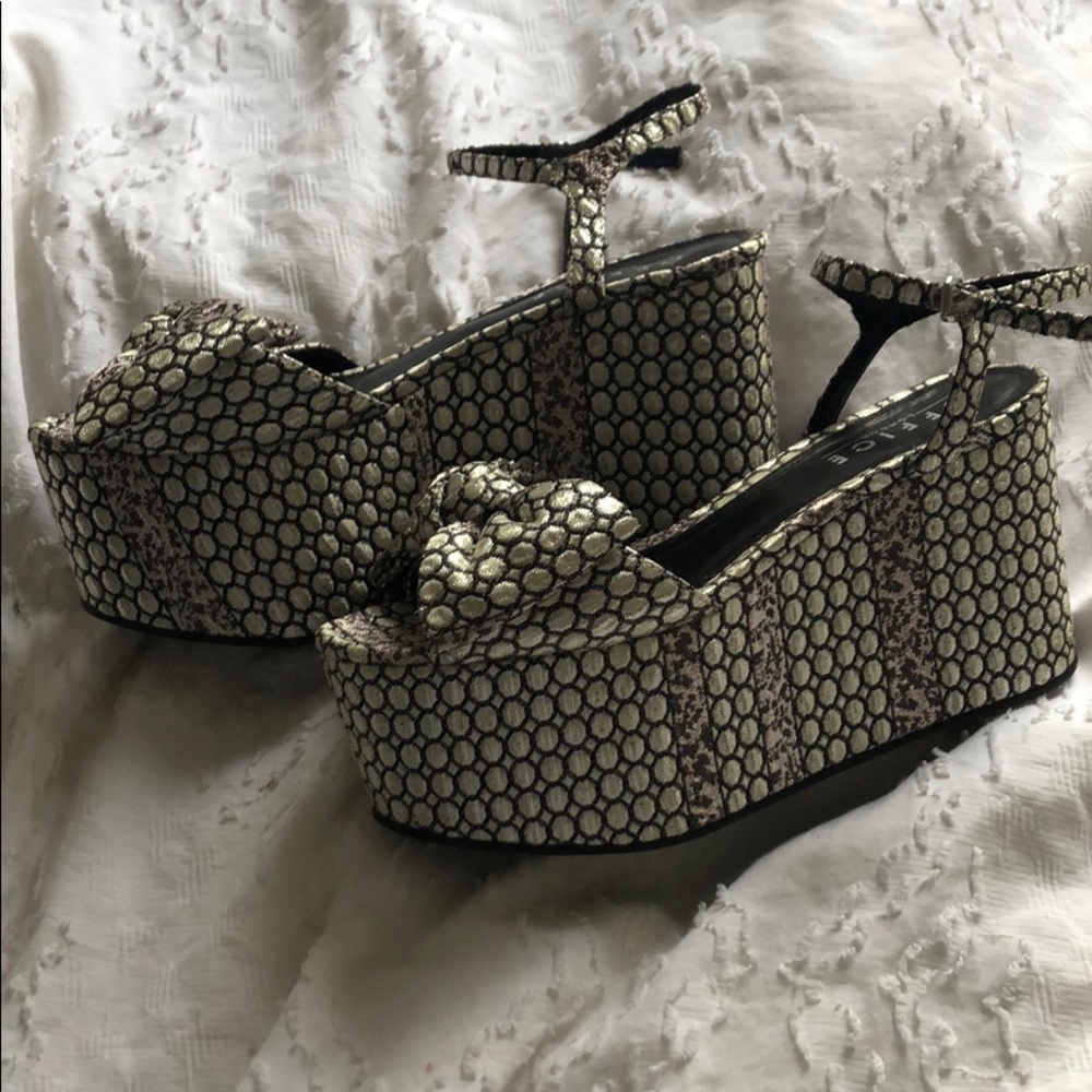 Platform sandals